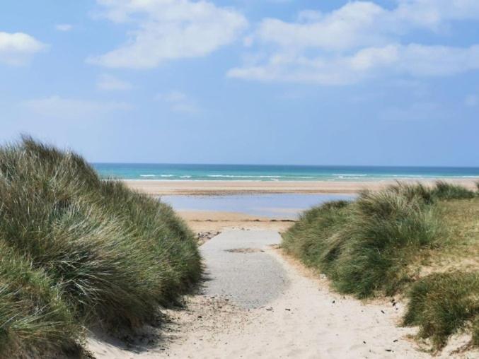 Camping Les Ronds Duval Face Aux Iles Anglo-Normandes Les Moitiers-d'Allonne Exterior photo