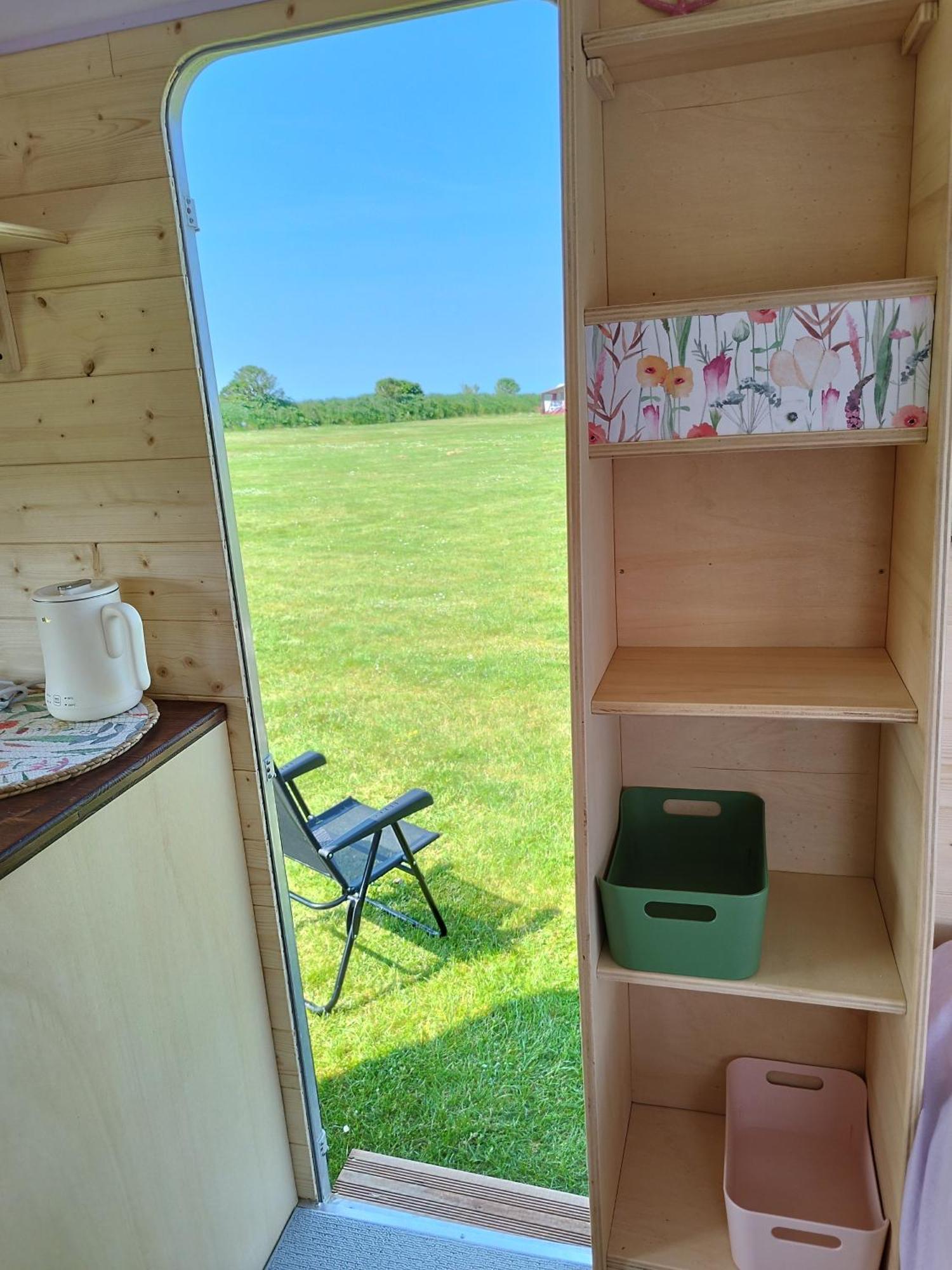 Camping Les Ronds Duval Face Aux Iles Anglo-Normandes Les Moitiers-d'Allonne Exterior photo